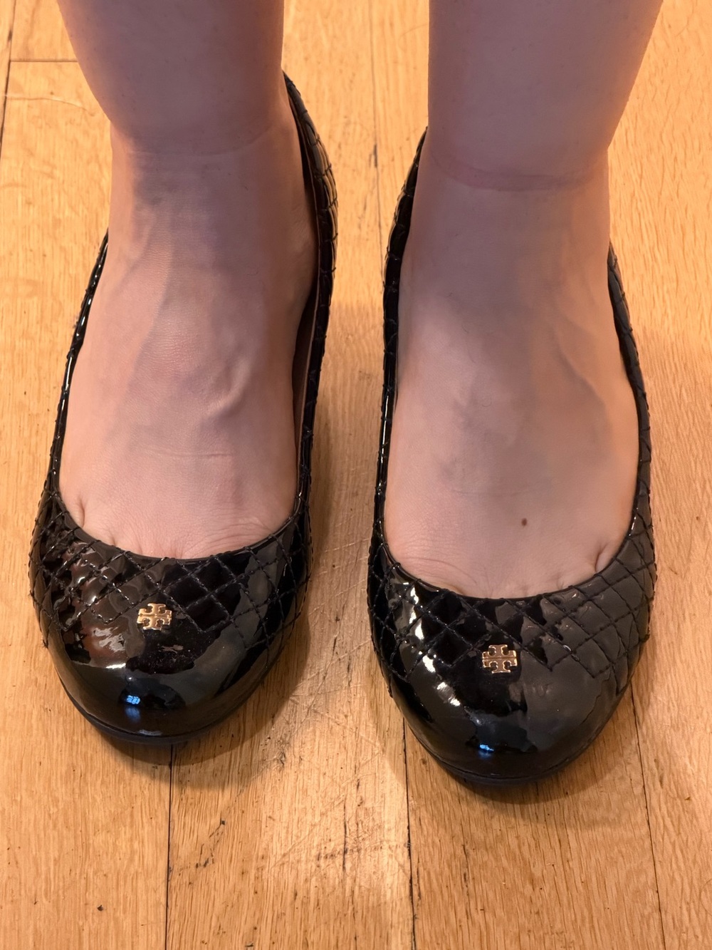 Tory Burch Black Patent Quilted Pumps with Gold Block Heel - Picture 4 of 6
